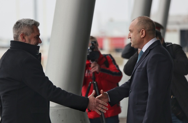 President Radev Welcomes Austrian Chancellor Nehammer at Plovdiv Airport