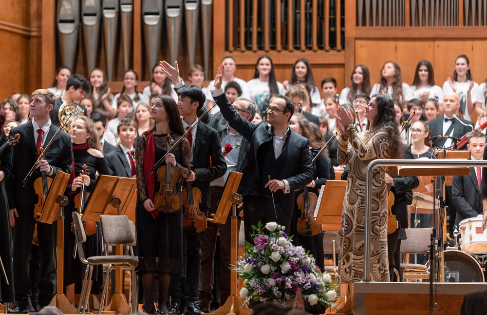 Софийска филхармония: Младата смяна класически музиканти от Филхармония „Пионер“ очароваха публиката в зала „България“