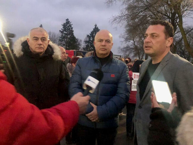 БСП: Депутати от БСП на протеста срещу опасния химически завод в Розовата долина