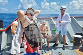 Ден 27 - Антарктида - Св. св. Кирил и Методий - НИК 421 - военен кораб - тържествено кръщение на екватора