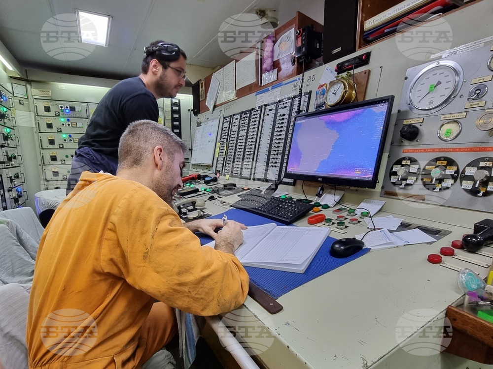 Ден 28 - Антарктида - Св. св. Кирил и Методий - ЦПУ - машинно отделение - НИК 421 - ежедневие