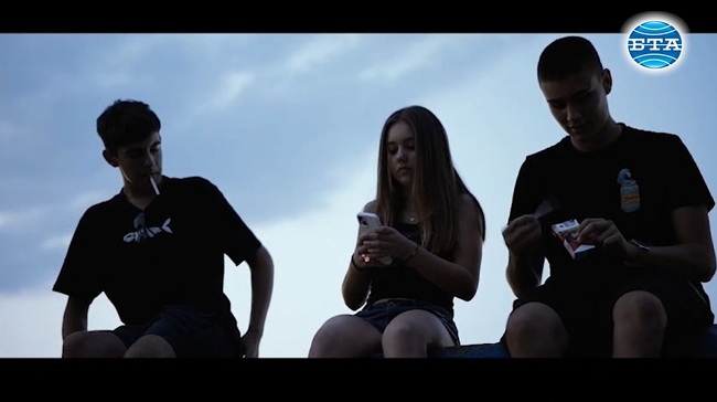 Идеята на филма "Зависим" е децата никога да не посягат към наркотиците, заяви зам.-кметът на София Надежда Бачева