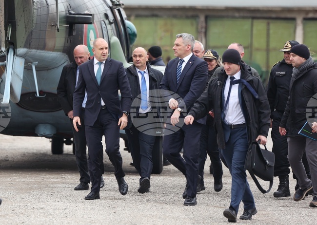 Елхово - Румен Радев - Карл Нехамер