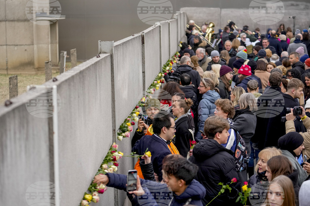 Германия отбеляза 35 години от падането на Берлинската стена и почете и жертвите на "Кристалната нощ“