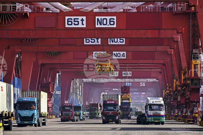 КАЗИНФОРМ: Казахстан и Китай започнаха строеж на контейнерен хъб на Каспийско море