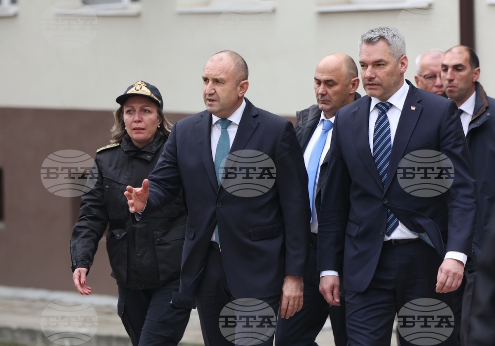 Елхово - Румен Радев - Карл Нехамер 