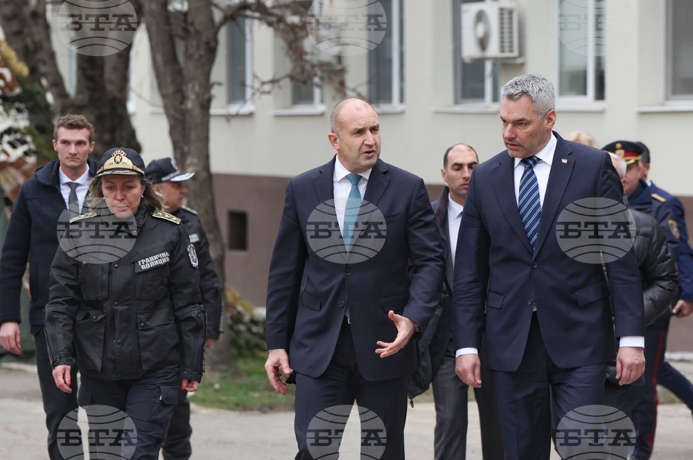 Елхово - Румен Радев - Карл Нехамер 