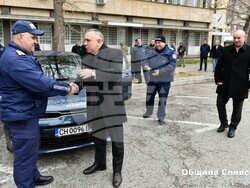 Община Сливен: Общината дари два нови автомобила за нуждите на полицията в Сливен