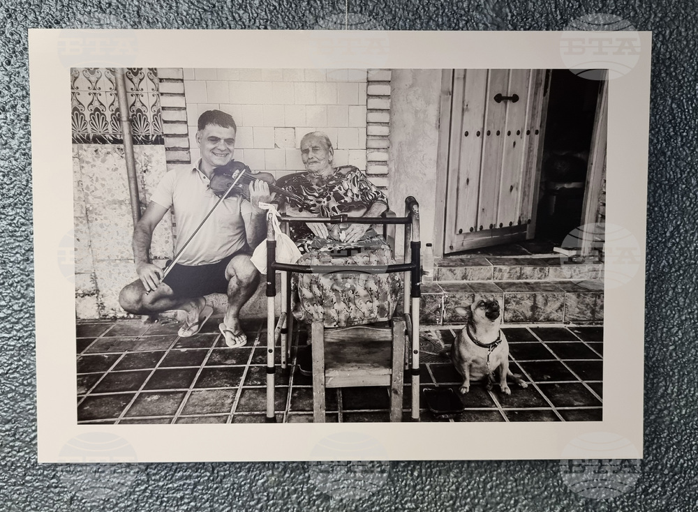 Варна - фотоизложба „Васко Василев - зад сцена”