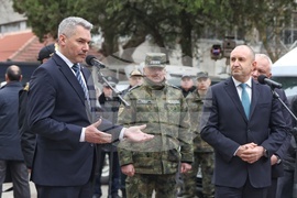 Елхово - Румен Радев - Карл Нехамер