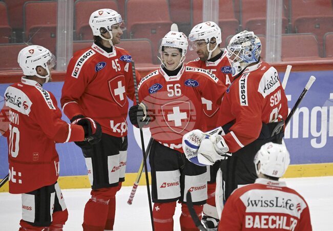 Швейцария вкара 10 гола на Унгария и оглави класирането в група "Б" на Световното първенство по хокей на лед