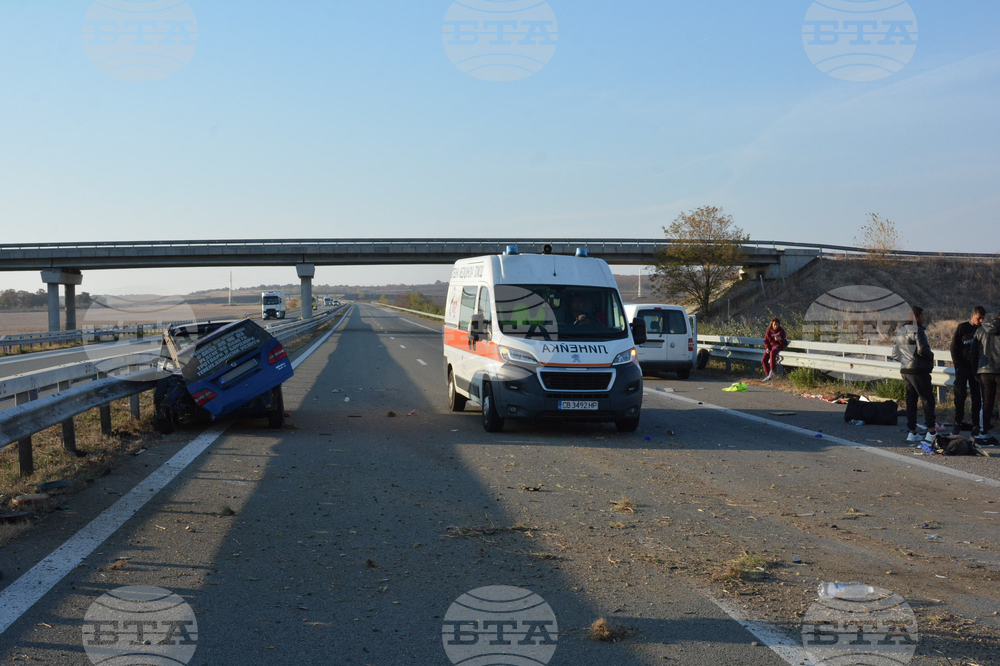 Двама души са загинали, а 12 са ранени при катастрофи в страната през последното денонощие