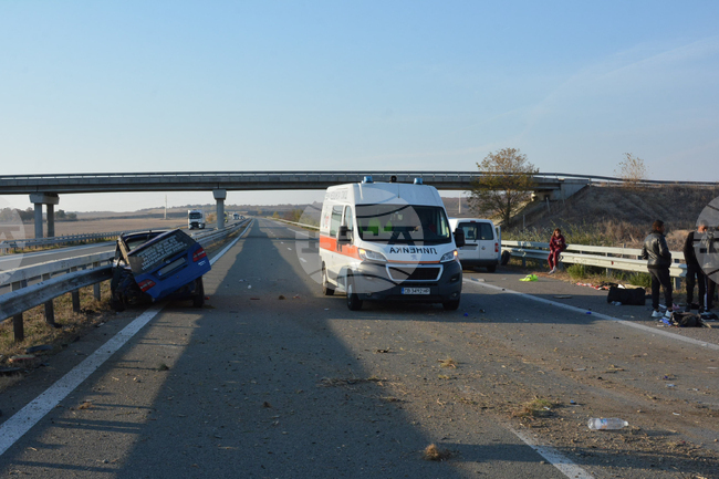 Двама души са загинали, а 12 са ранени при катастрофи в страната през последното денонощие