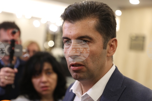 Веднага ще си дам имунитета, написа Кирил Петков в отговор на искането на изпълняващия функциите главен прокурор