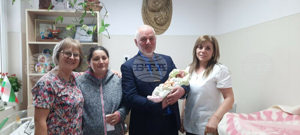 Изписаха първото бебе, родено в Силистра през тази година