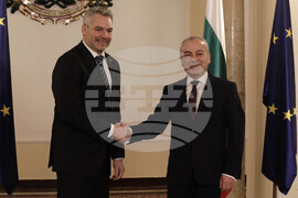 Гълъб Донев - Карл Нехамер - среща