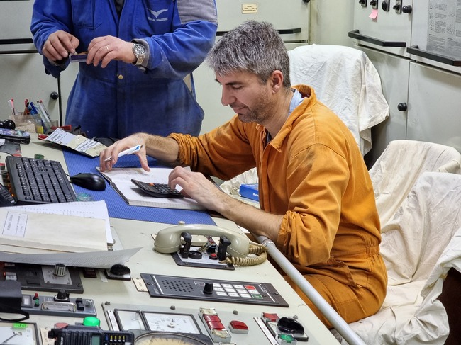 Ден 28 - Антарктида - Научноизследователски кораб „Св. св. Кирил и Методий“ - Стоил Попов - командир на сектор „Технически“