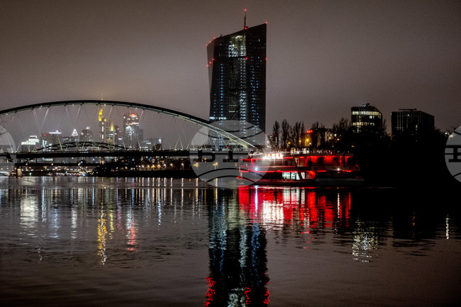 Европейските пазари закриха търговията с понижения на индексите 