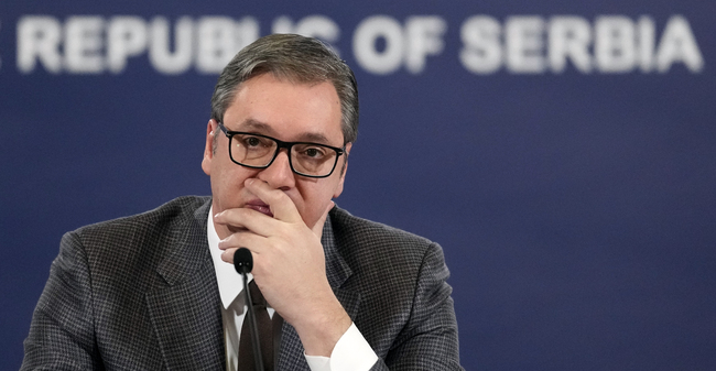 Президентът на Сърбия Александър Вучич разговаря по телефона с президента на Молдова Мая Санду