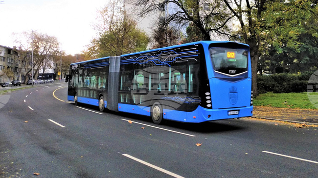 Кметът на Бургас предлага учениците и студентите да се возят неограничено за 1 евро месечно в градския транспорт