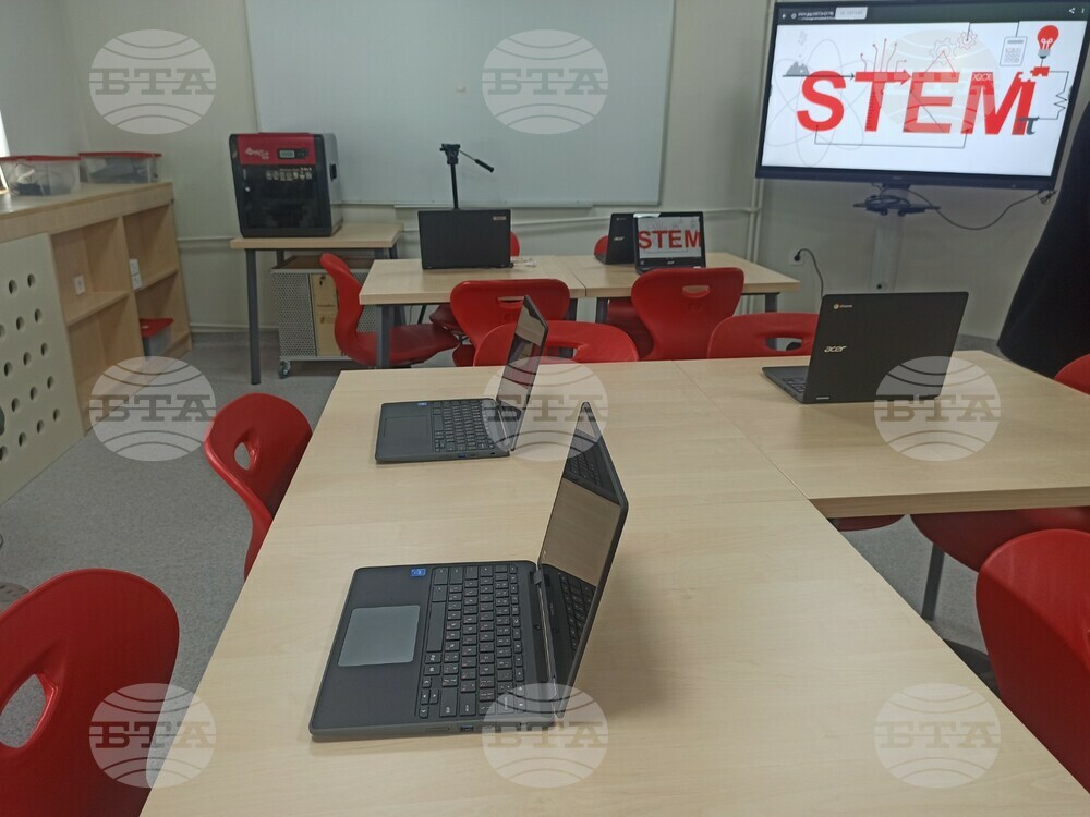 Открит е STEM център в Езиковата гимназия в Силистра