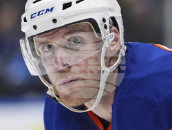 Oilers Canucks Hockey