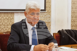 Парламент - Комисия по отбрана