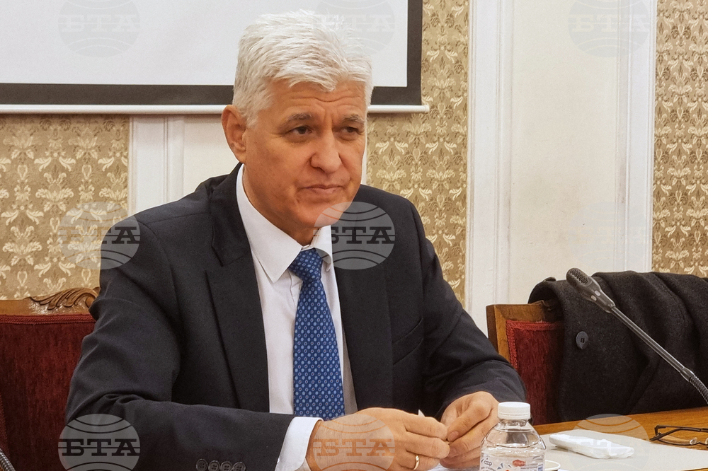 Министерският съвет да внесе до три месеца програма за инвестиции в отбраната до 2032 г., прие комисията по отбрана