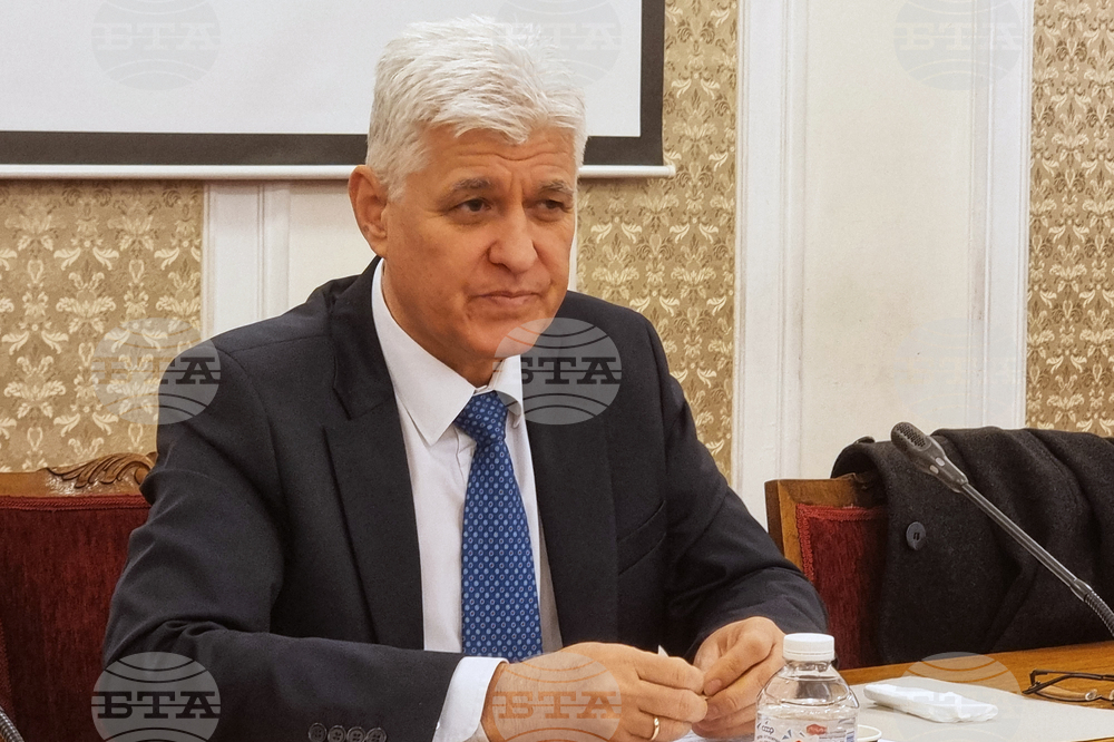 Парламент - Комисия по отбрана