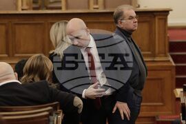 Парламент - извънредно заседание