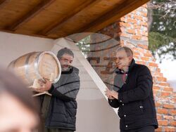 Снимка: Община Благоевград - Празник обединява ценители на виното в благоевградското село Дъбрава