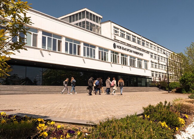 Бизнесмени и преподаватели от НБУ представят възможностите за работа на украинци в България