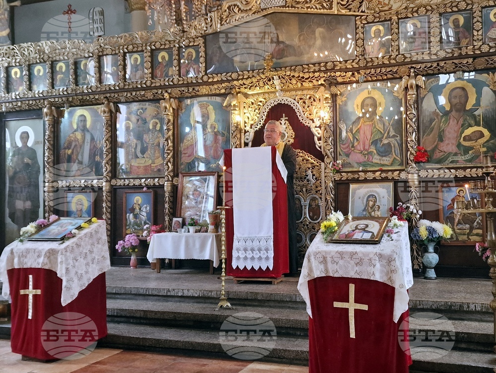 Отец Николай от храма „Св. св. Кирил и Методий“ в Монтана отправи молитва за мир, любов и милост към страдащите хора в неделната си проповед