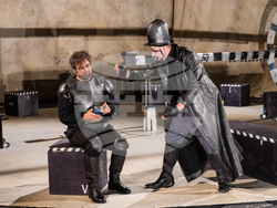 „Майка Кураж и нейните деца“ в Сатиричния театър, снимка – Сатиричен театър/Петър Петров