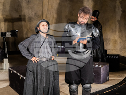 „Майка Кураж и нейните деца“ в Сатиричния театър, снимка – Сатиричен театър/Петър Петров