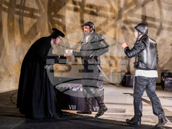 „Майка Кураж и нейните деца“ в Сатиричния театър, снимка – Сатиричен театър/Петър Петров