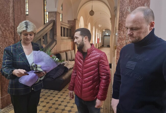 Общински съвет Плевен: Общински съветници връчиха петиция в подкрепа на плевенския спорт на министър Лечева
