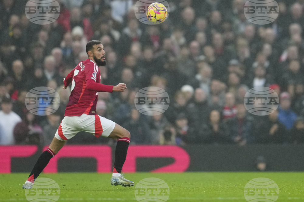 Футболистите на Манчестър Юнайтед отсвирили шарените якета в подкрепа на ЛГБТК+ общността заради религиозните вярвания на Нусаир Мазрауи