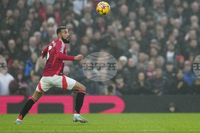 Футболистите на Манчестър Юнайтед отсвирили шарените якета в подкрепа на ЛГБТК+ общността заради религиозните вярвания на Нусаир Мазрауи