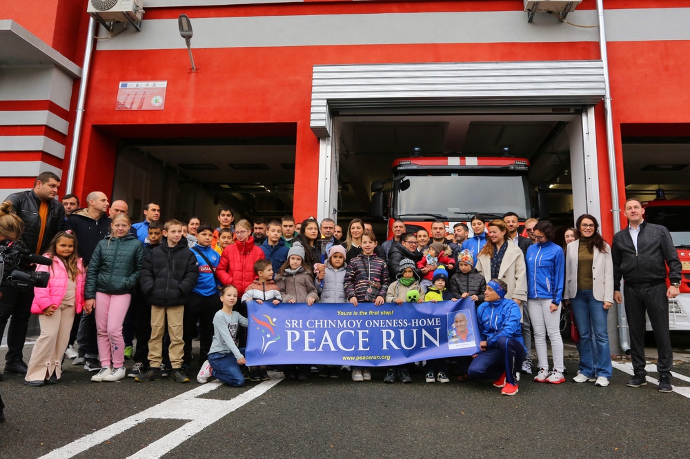 Асоциация "Докосни дъгата": Потомката на основателя на съвременните олимпийски игри Даян дьо Кубертен и боркинята Евелина Николова зарадваха български пожарникари и децата им