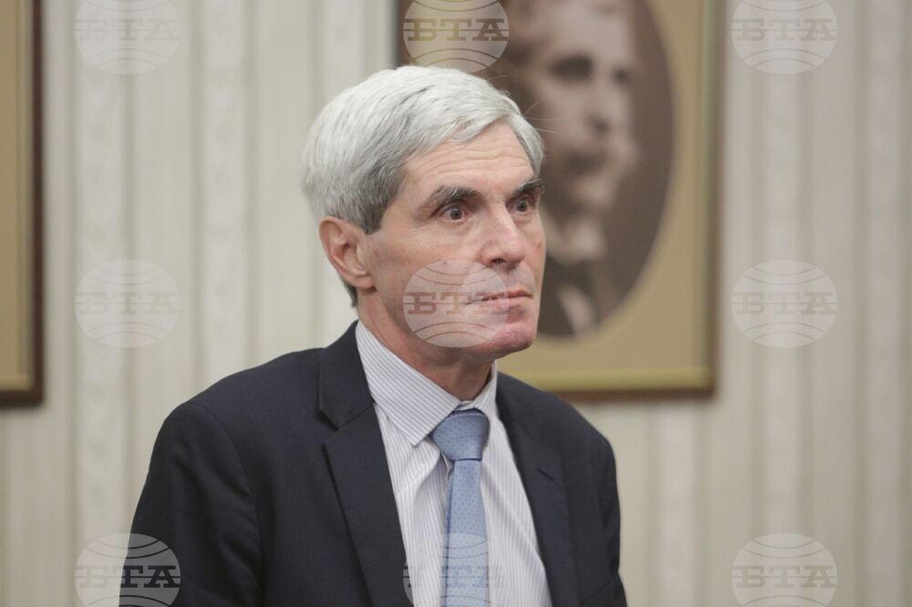 Румен Радев - ЦИК - среща - Емил Войнов