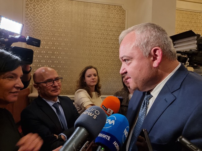 Иван Демерджиев каза, че с най-голямо удоволствие би продължил да изпълнява функциите си, ако остане служебен министър
