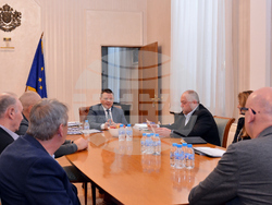 Снимка: Министерство на транспорта и съобщенията -Христо Алексиев на среща днес с представители на Синдикална федерация „Съобщения“ – КНСБ и на ръководството на конфедерацията