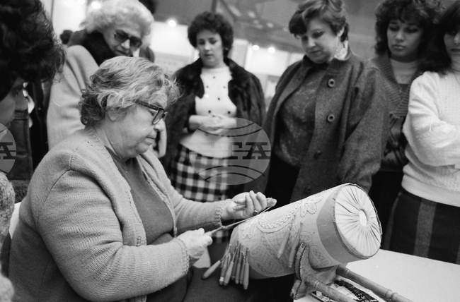  Изложба на майстори на народни художествени занаяти в НДК