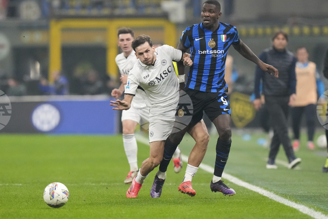 Манчестър Сити възнамерява да изпревари Реал Мадрид и Барселона за Кварацхелия