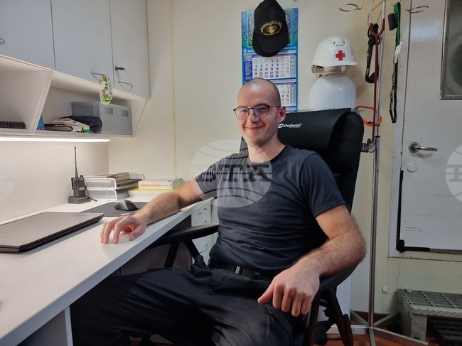 Ден 29 - Антарктида - Научноизследователски кораб „Св. св. Кирил и Методий“ - Петко Гинев - бордови лекар