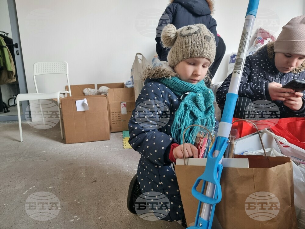 Доброволци в Ямбол подкрепят настанените бежанци и събират хуманитарна помощ за Украйна
