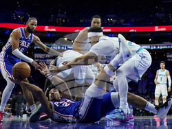 Hornets 76ers Basketball