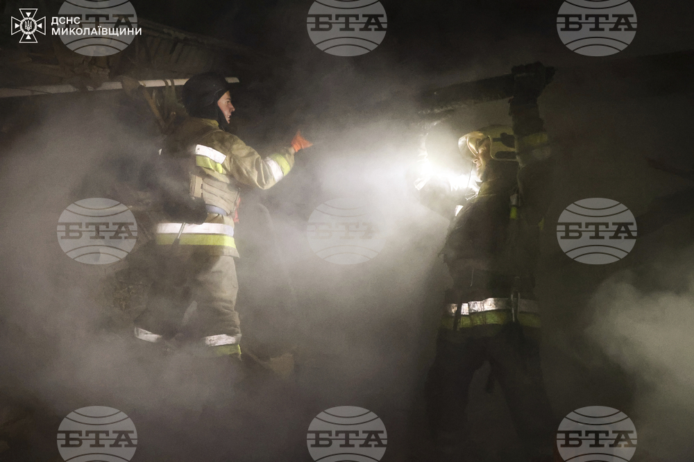 Две жени загинаха, а шестима са ранени, сред които две деца, при атака с дронове срещу украинския град Николаев през нощта, казаха властите