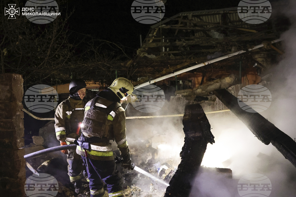 Две жени загинаха в украинския град Николаев в резултат на руски ракетен удар, съобщи областният управител